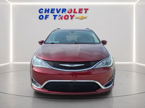 Used 2017 Chrysler Pacifica Touring-L w/ Tire & Wheel Group FWD image 2