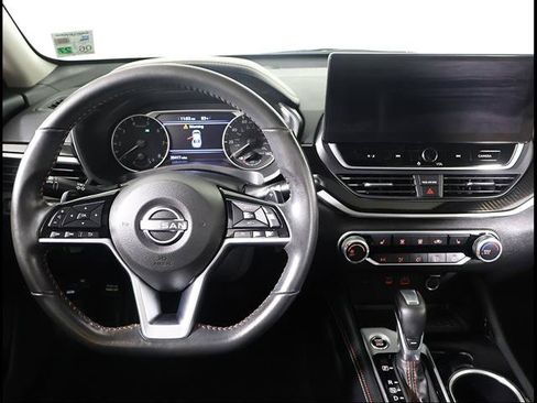 Used 2024 Nissan Altima 2.5 SR w/ SR Premium Package FWD image 8