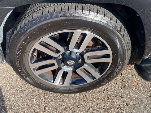 Used 2015 Toyota 4Runner Limited image 18