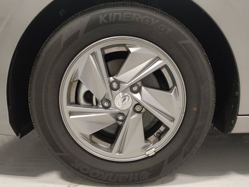 Used 2025 Hyundai Elantra SE FWD image 31