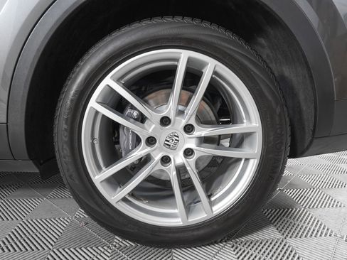 Used 2023 Porsche Cayenne AWD/4WD image 32