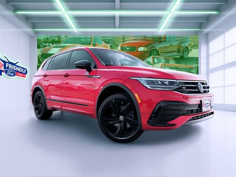 Used 2024 Volkswagen Tiguan SE R-Line w/ MDO Package, Three-Row FWD image 1