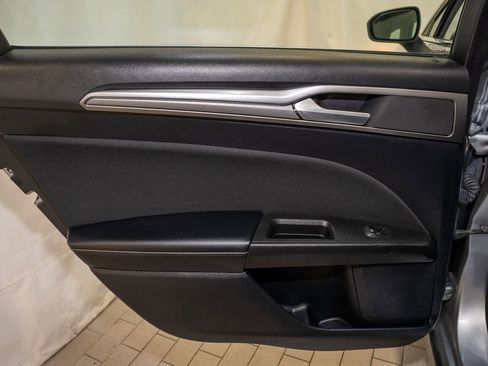 Used 2020 Ford Fusion SE image 8