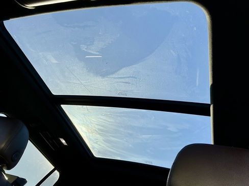 Used 2023 Chevrolet Suburban Z71 w/ Luxury Package image 38