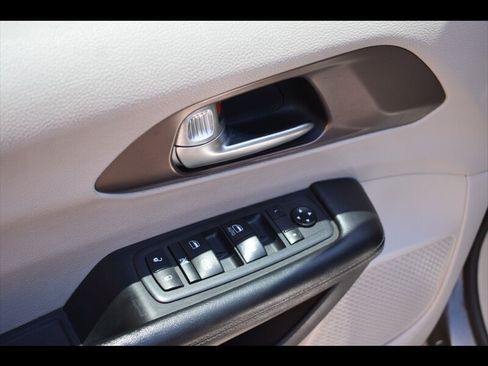 Used 2021 Chrysler Voyager Lxi FWD image 18