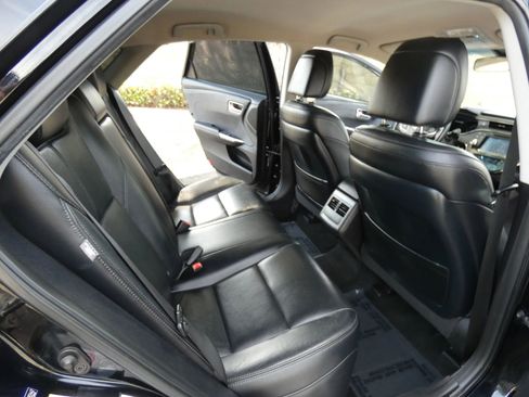 Used 2018 Toyota Avalon XLE image 35