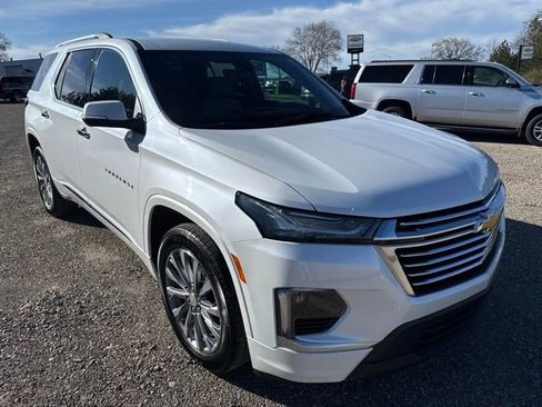 Used 2023 Chevrolet Traverse Premier AWD/4WD image 3
