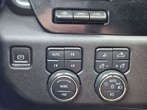 Used 2024 Chevrolet Silverado 1500 High Country w/ Technology Package image 20