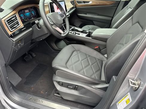 Used 2024 Volkswagen Atlas SE image 10