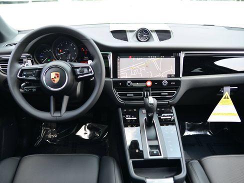 Used 2026 Porsche Macan image 27