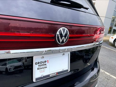 Used 2025 Volkswagen Atlas SE FWD image 9
