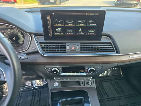 Used 2023 Audi Q5 e Premium w/ Convenience Package AWD/4WD image 8