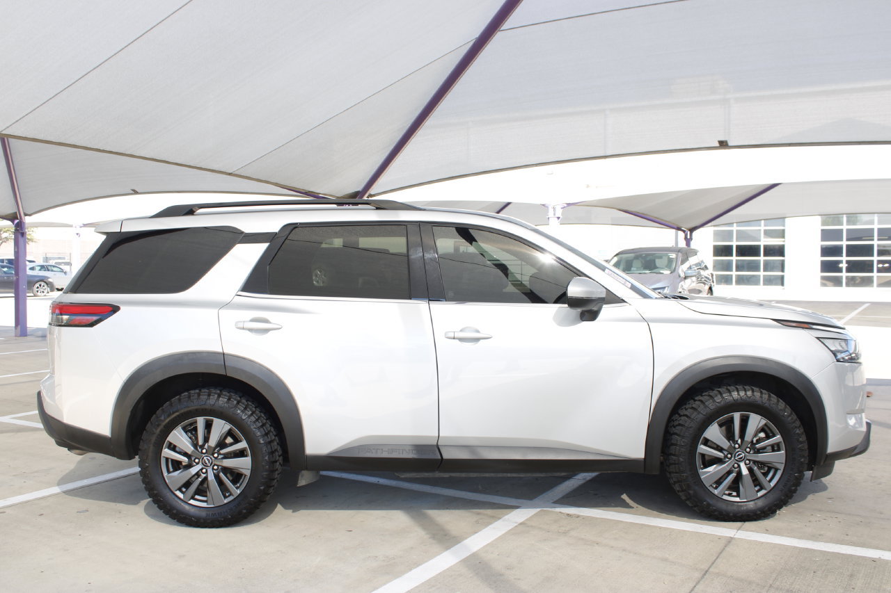 Used 2023 Nissan Pathfinder SV AWD/4WD image 9