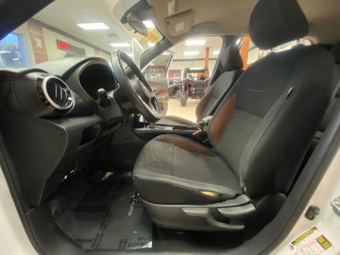 Used 2023 Nissan Kicks SR image 16