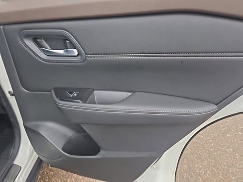 Certified 2023 Nissan Rogue SL w/ SL Premium Package image 32