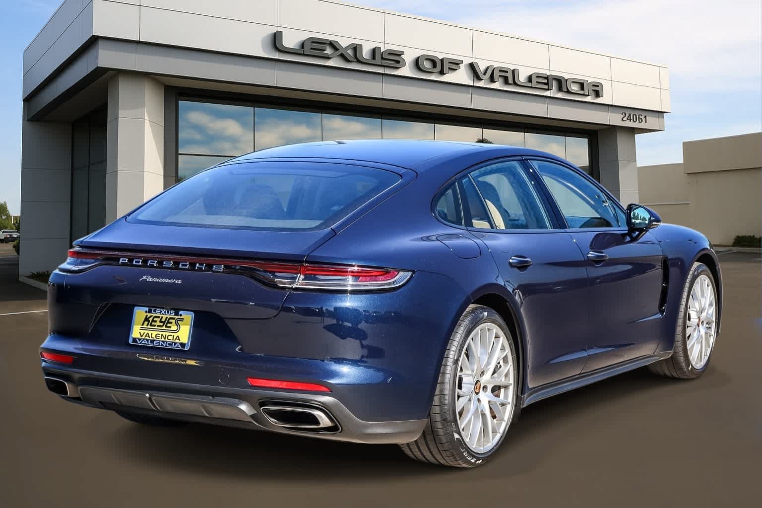 Used 2021 Porsche Panamera RWD image 4