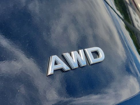 Used 2023 Nissan Rogue S AWD/4WD image 30
