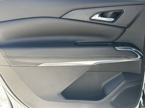 Used 2025 Chevrolet Traverse LT image 22