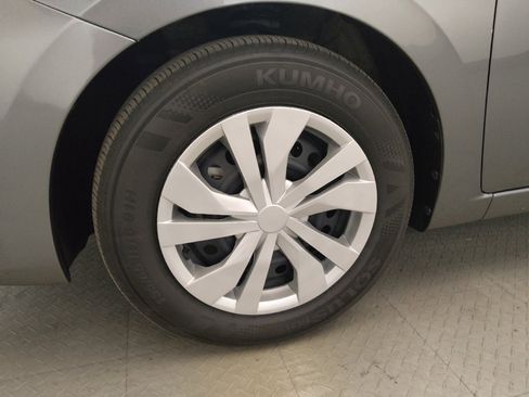 Used 2025 Nissan Versa S FWD image 31