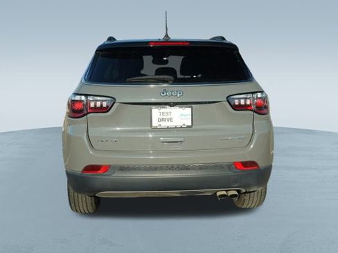 Used 2022 Jeep Compass Limited image 8