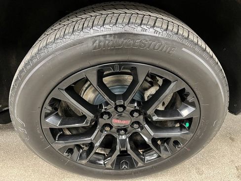 Used 2022 GMC Yukon XL Denali image 16