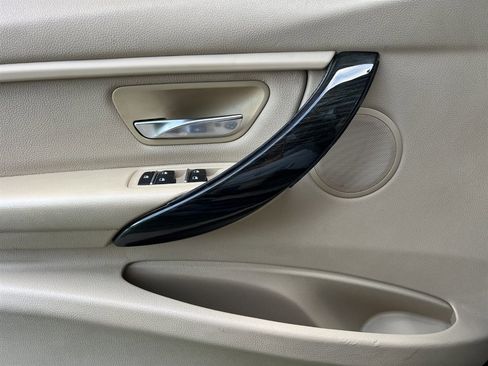 Used 2016 BMW 320i Sedan image 24