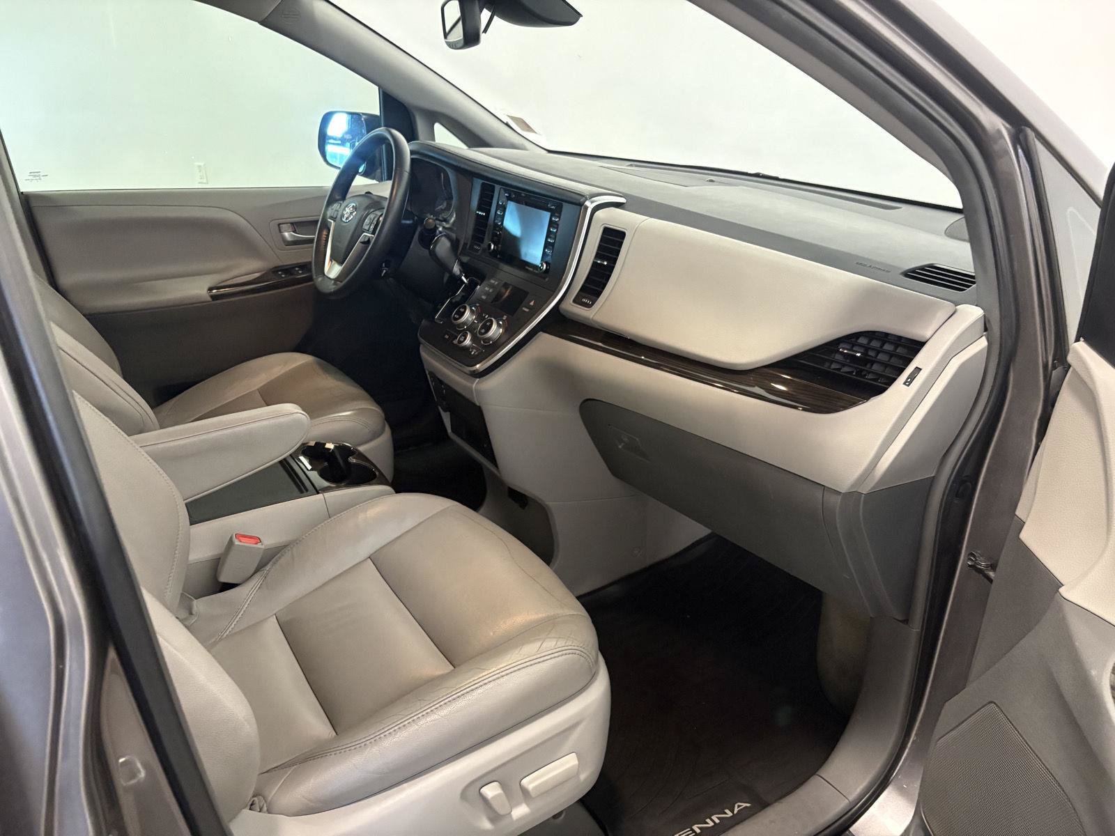 Used 2018 Toyota Sienna XLE Premium w/ Carpet Mat Package AWD/4WD image 49