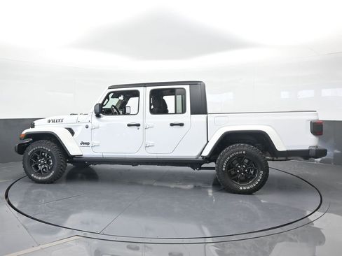 Used 2024 Jeep Gladiator Sport image 3