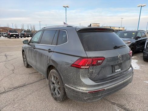 Used 2023 Volkswagen Tiguan SE image 6
