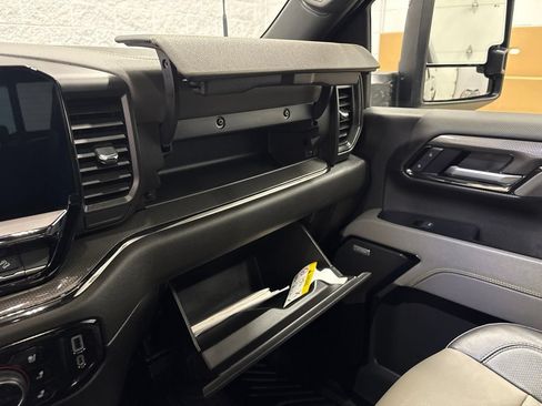Used 2025 Chevrolet Silverado 2500 ZR2 w/ Technology Package AWD/4WD image 28