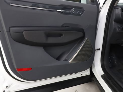 Used 2024 Kia EV9 Land image 22