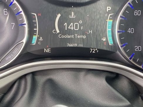 Used 2023 Chrysler Pacifica Touring-L image 30