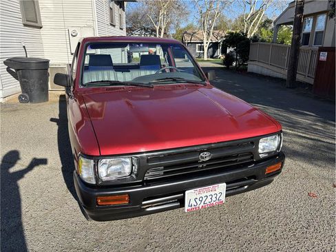 Used 1993 Toyota Pickup 2WD Regular Cab image 2
