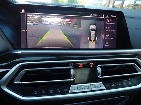 Used 2021 BMW X7 xDrive40i w/ Premium Package image 23