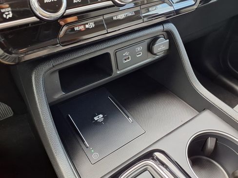 Used 2025 Honda Pilot EX-L image 12