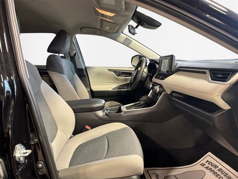 Used 2020 Toyota RAV4 XLE image 26