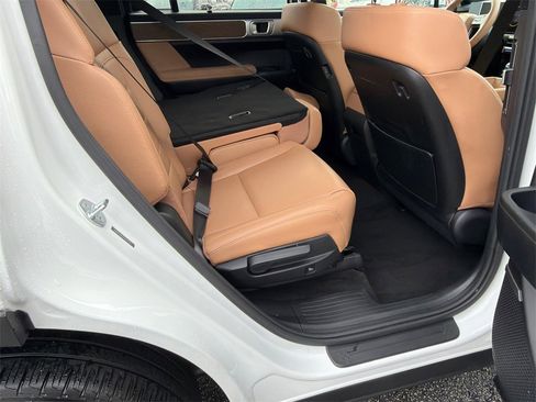 Used 2025 Hyundai Santa Fe Limited image 15