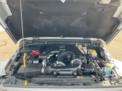 Used 2020 Jeep Wrangler Unlimited Sahara image 12