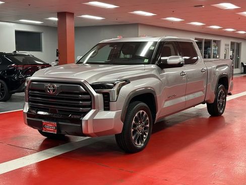 Used 2022 Toyota Tundra Limited w/ Power Package AWD/4WD image 7