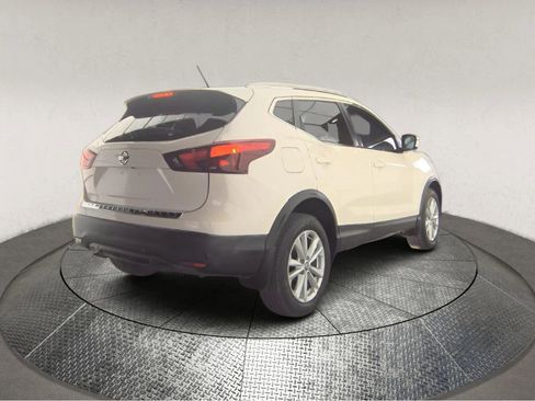 Used 2019 Nissan Rogue Sport SV image 2