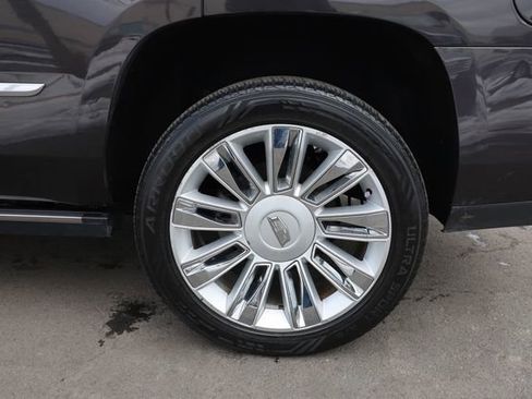 Used 2017 Cadillac Escalade Platinum image 20