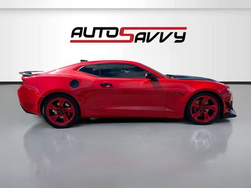 Used 2018 Chevrolet Camaro SS RWD image 8