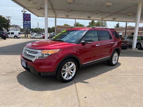 Used 2015 Ford Explorer XLT w/ Equipment Group 202A AWD/4WD image 3