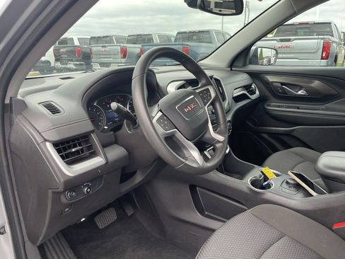 Used 2024 GMC Terrain SLE image 10