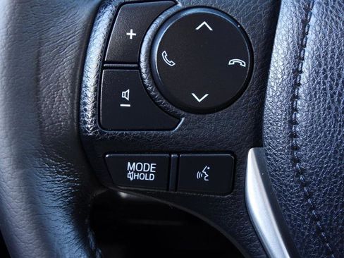 Used 2017 Toyota Corolla SE image 65