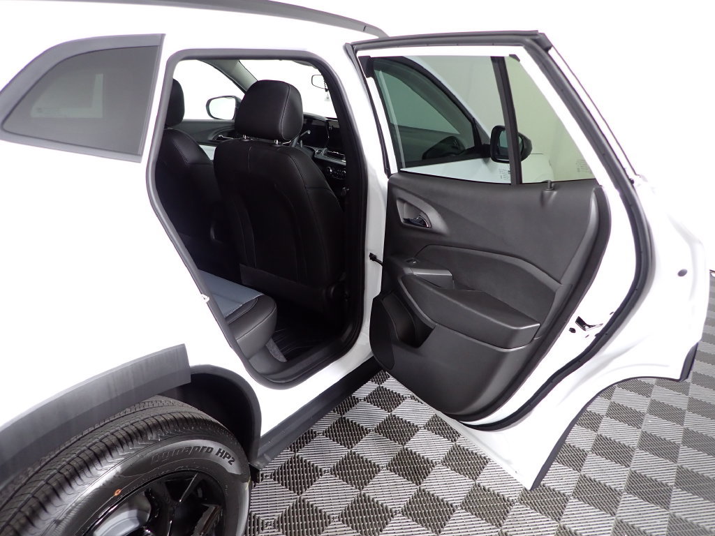 New 2026 Chevrolet Trax LT w/ Midnight Edition FWD image 32