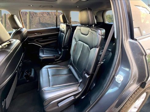 Used 2022 Jeep Grand Cherokee L Limited AWD/4WD image 25