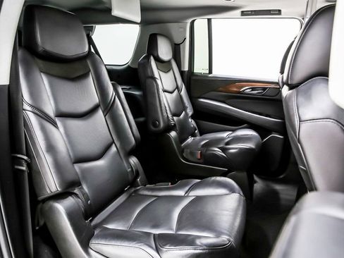 Used 2018 Cadillac Escalade ESV Premium Luxury image 34