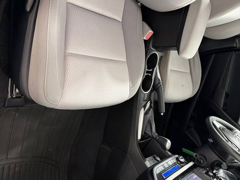 Used 2014 Toyota Corolla LE image 24