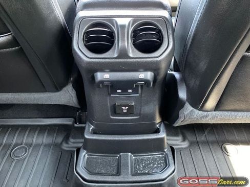 Used 2022 Jeep Wrangler Unlimited Sahara AWD/4WD image 22